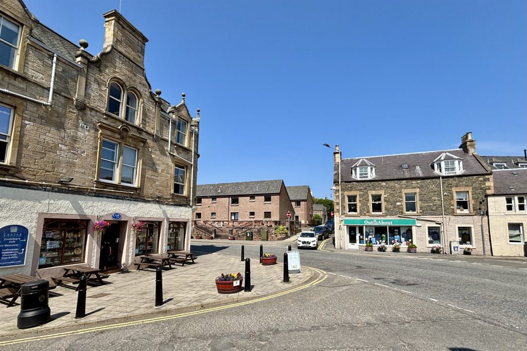 Old Town, Peebles, with the shops and pubs around the top of the High Street